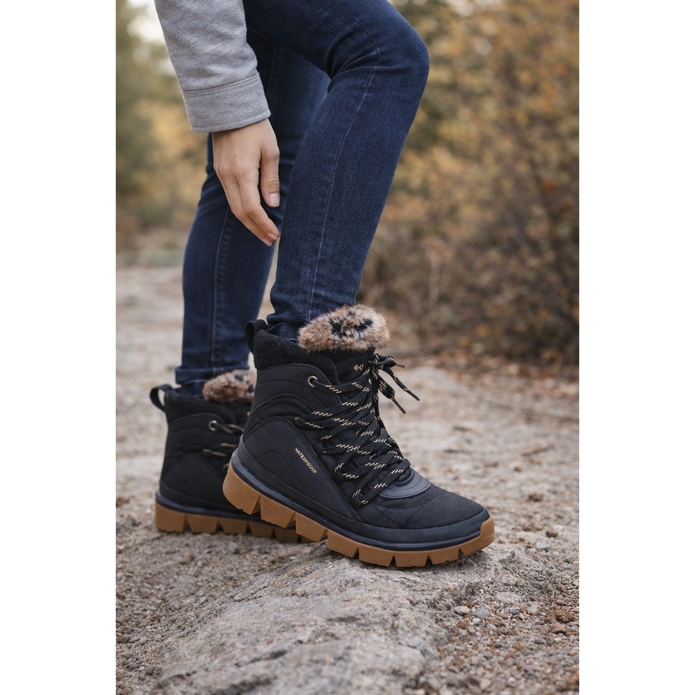 COLUMBIA Women's size 6 Keetley Shorty‎ Black Waterproof Boots BL7777-010